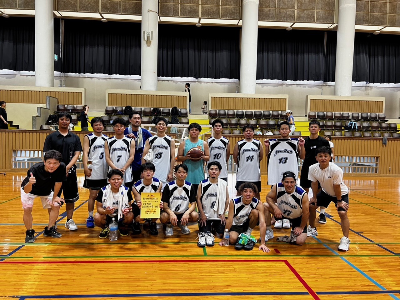 男子バスケ集合写真（2026準優勝）